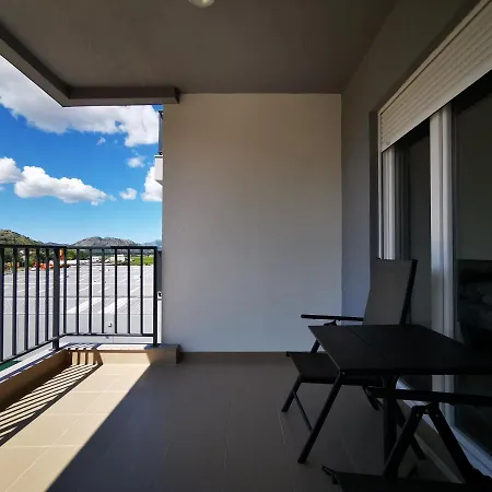 Kiniro Apartment *